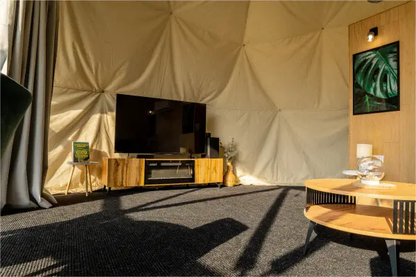 65" televízor a elektrický krb v tv stolíku stanu PREMIUM