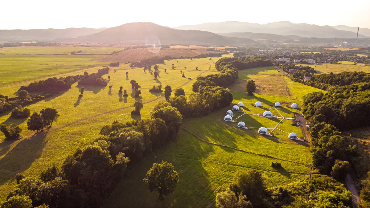 Glamping Resort — widok z lotu ptaka